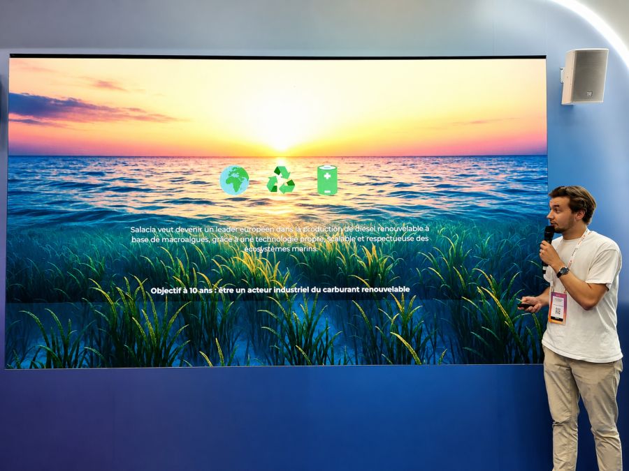 Salacia-Gründer François-Melchior Le Tourneau stellt das Projekt des Unternehmens für erneuerbare Kraftstoffe auf der VivaTech 2025 vor.